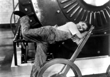 Publicity photo of Charlie Chaplin for Modern Times