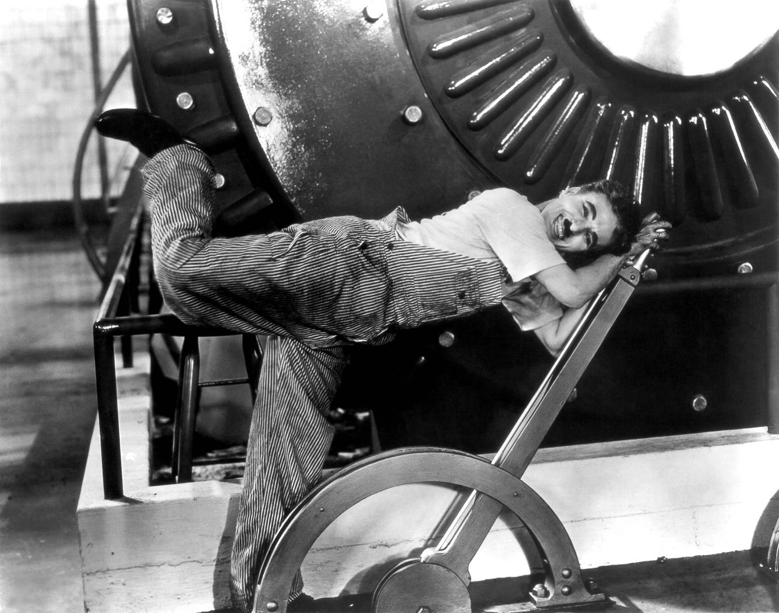 Publicity photo of Charlie Chaplin for Modern Times